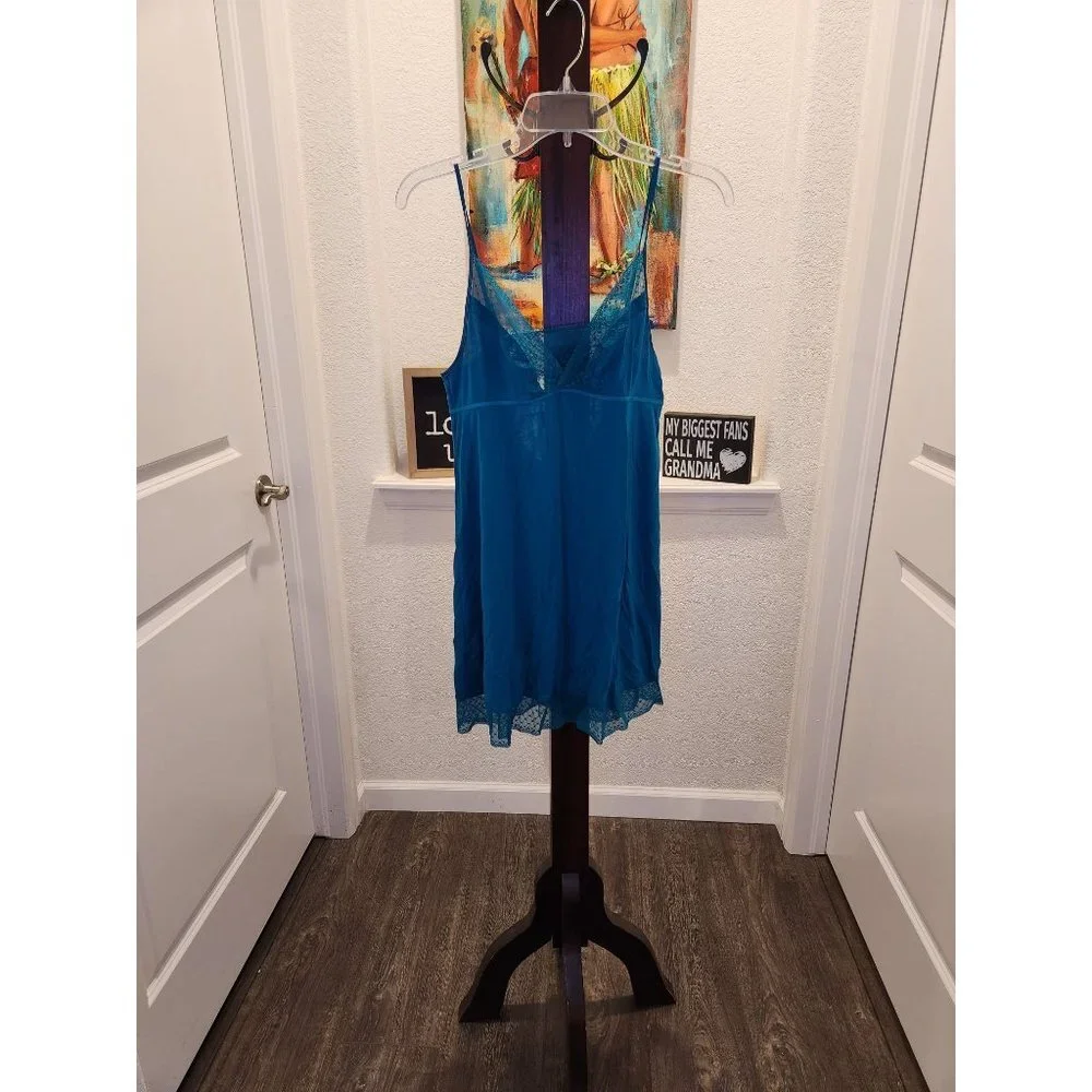 *NEW* Victoria Secret Nighty - Picture 1 of 5
